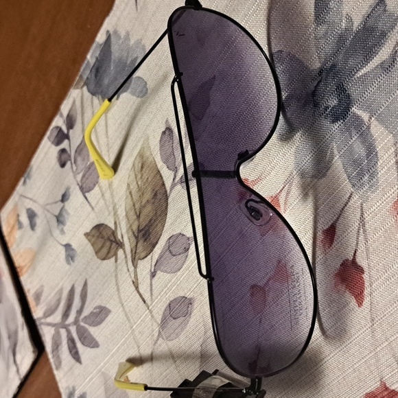 Simply Vera Vera Wang Accessories - SALE Simply Vera sun glasses